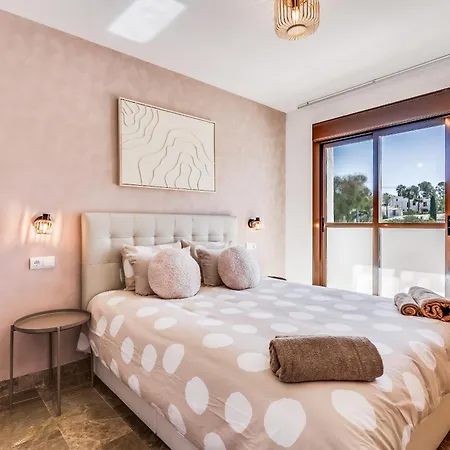 Ultimate - Heerlijk Met Uitzicht Op Het Zwembad דירה *