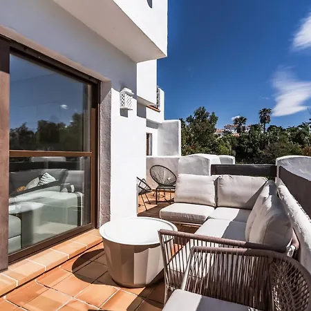 Heerlijk Met Uitzicht Op Het Zwembad - Dichtbij Het Estepona