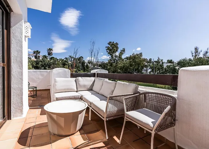 Heerlijk Met Uitzicht Op Het Zwembad - Dichtbij Het * Estepona