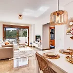 Heerlijk Met Uitzicht Op Het Zwembad - Dichtbij Het